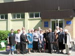 Члены Совета ветеранов у входа в Реутовский музей